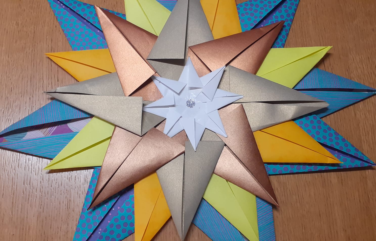 Origami wykonane przez ucznia klasy 2b.
