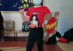 Wiktoria jako Wonder Woman.