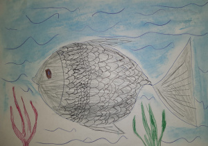 Autor pracy: Filip Niewiadomski, kl. 3b. Dosłowna ilustracja frazeologizmu "gruba ryba". Duża ryba o zaokrąglonych bokach płynie w lewą stronę, pod nią widoczne wodorosty.