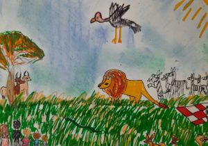 Praca plastyczna przedstawia rodzinę mamę, tatę i troje dzieci, którzy oglądają zwierzęta takie jak: lew, sęp, zebry, antylopy, kangury.