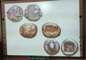 Monety - fragment prezentacji w czasie warsztatów o starożytnej Grecji.